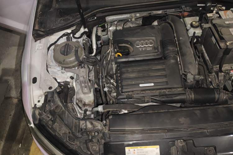 Used Audi A3 2019 Limousine 35 TFSI Fashion Edition China V standard Engine Bay Right