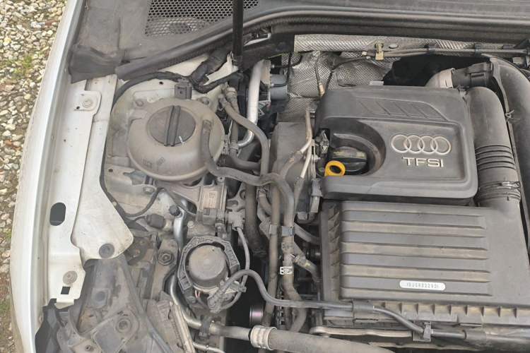 Used Audi A3 2019 Sportback 35 TFSI Fashion Edition China VI Emission Standard Engine Bay Right