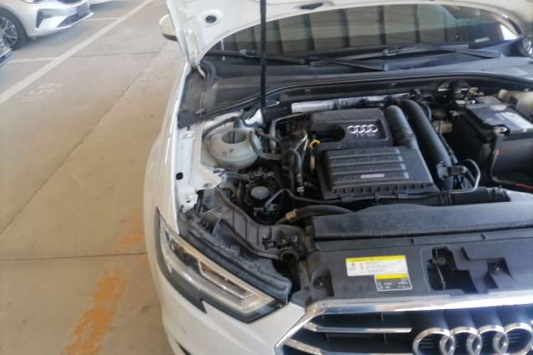 Used Audi A3 2019 Limousine 35 TFSI Style Edition China VI Emission Standard Engine Bay Right