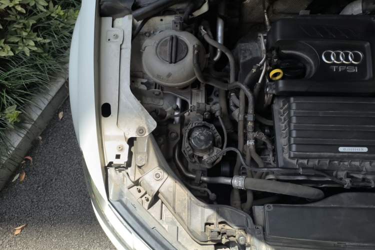 Used Audi A3 2019 Limousine 35 TFSI Ambition China VI Engine Bay Right