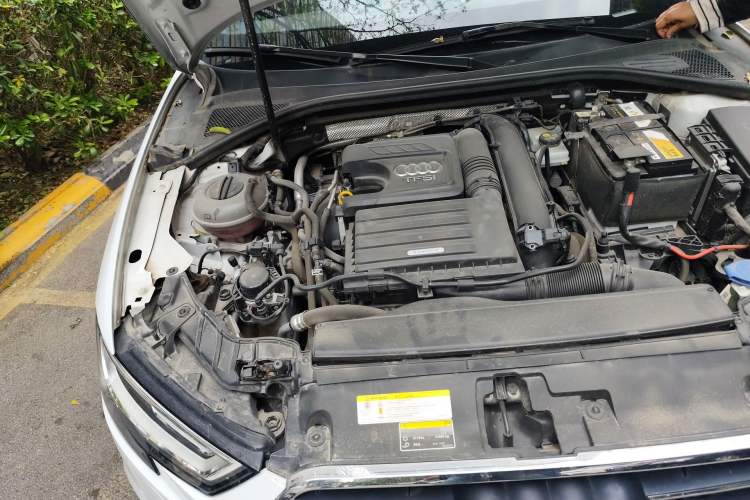 Used Audi A3 2019 Sportback 35 TFSI Style Edition China VI Emission Standard Engine Bay Right