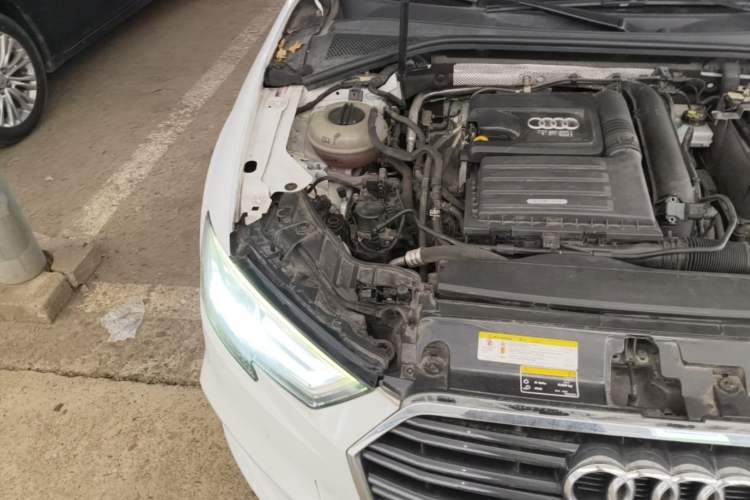 Used Audi A3 2019 Sportback 35 TFSI Fashion Edition China VI Emission Standard Engine Bay Right
