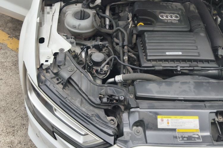 Used Audi A3 2019 Limousine 35 TFSI Fashion Edition China VI Emission Standard Engine Bay Right