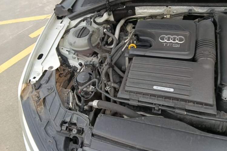 Used Audi A3 2019 Limousine 35 TFSI Fashion Edition China VI Emission Standard Engine Bay Right