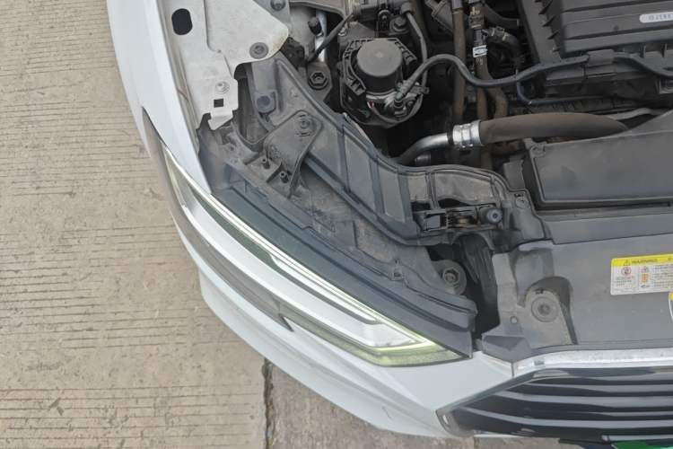Used Audi A3 2019 Sportback 35 TFSI Fashion Edition China VI Emission Standard Engine Bay Right