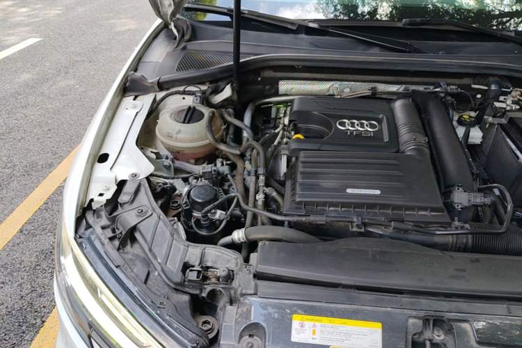 Used Audi A3 2019 Sportback 35 TFSI Fashion Edition China VI Emission Standard Engine Bay Right