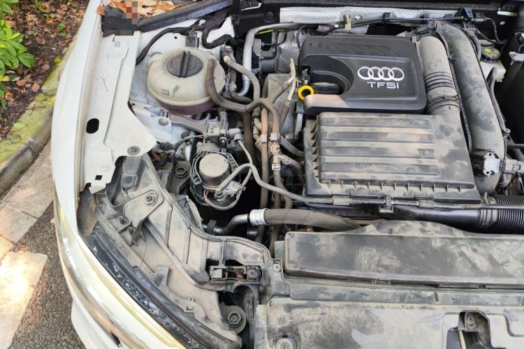 Used Audi A3 2019 Limousine 35 TFSI Fashion Edition China VI Emission Standard Engine Bay Right