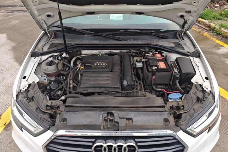 Used Audi A3 2019 Sportback 35 TFSI Fashion Edition China VI Emission Standard Engine Bay