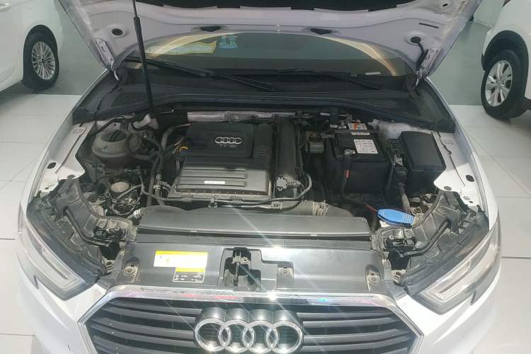Used Audi A3 2019 Limousine 35 TFSI Fashion Edition China VI Emission Standard Engine Bay