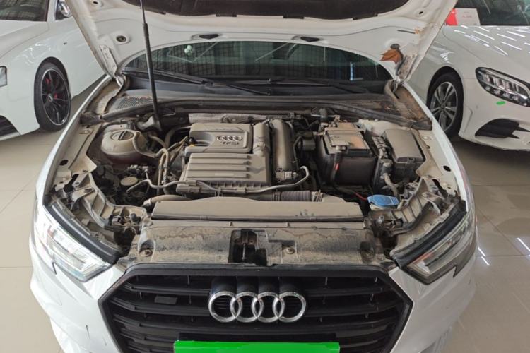Used Audi A3 2019 Sportback 35 TFSI Fashion Edition China VI Emission Standard Engine Bay