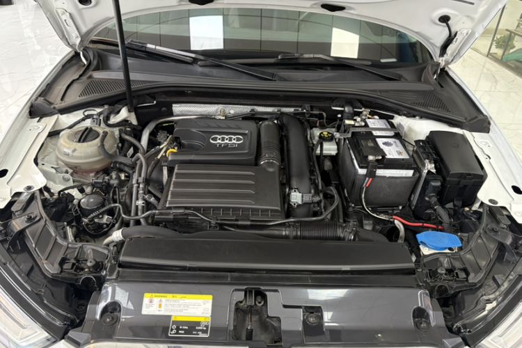Used Audi A3 2019 Limousine 35 TFSI Fashion Edition China VI Emission Standard Engine Bay