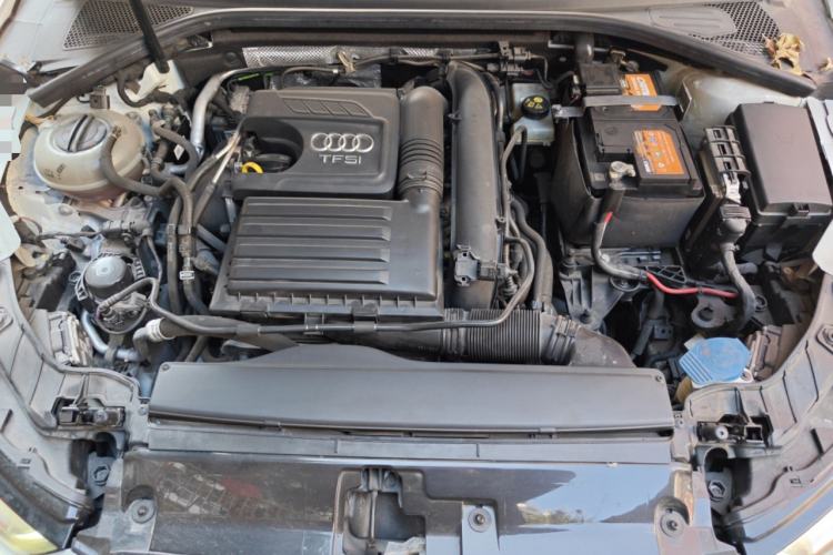 Used Audi A3 2019 Sportback 35 TFSI Fashion Edition China VI Emission Standard Engine Bay