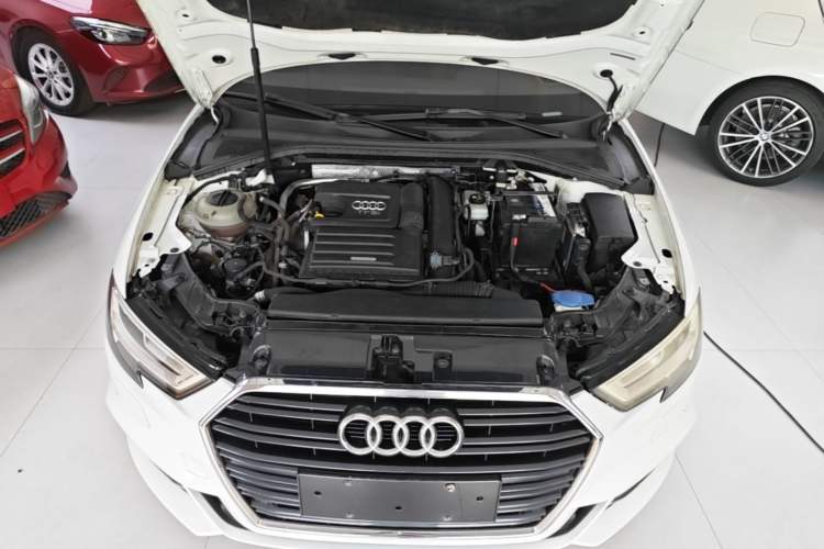 Used Audi A3 2019 Sportback 35 TFSI Fashion Edition China VI Emission Standard Engine Bay
