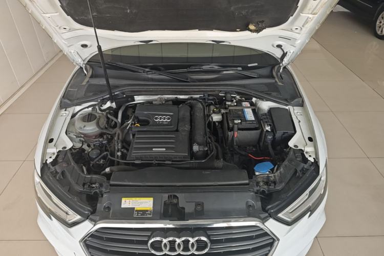 Used Audi A3 2019 Limousine 35 TFSI Fashion Edition China VI Emission Standard Engine Bay