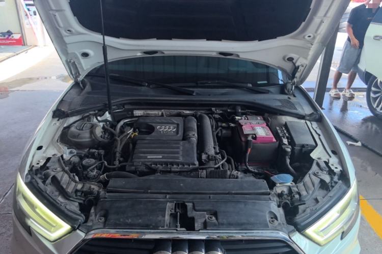 Used Audi A3 2019 Limousine 35 TFSI Fashion Edition China VI Emission Standard Engine Bay