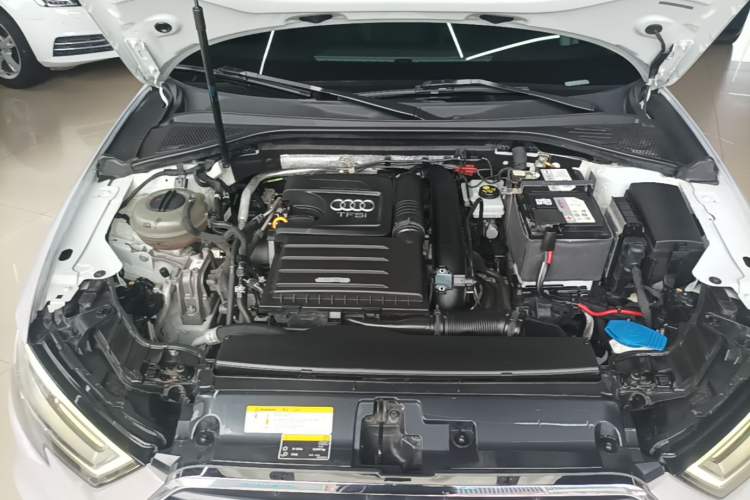 Used Audi A3 2019 Limousine 35 TFSI Fashion Edition China V standard Engine Bay