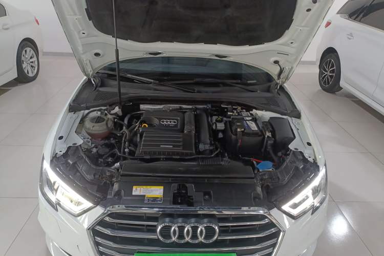 Used Audi A3 2019 Sportback 35 TFSI Ambition China VI Engine Bay