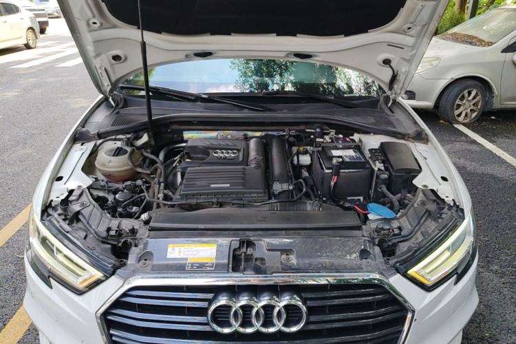 Used Audi A3 2019 Sportback 35 TFSI Fashion Edition China VI Emission Standard Engine Bay