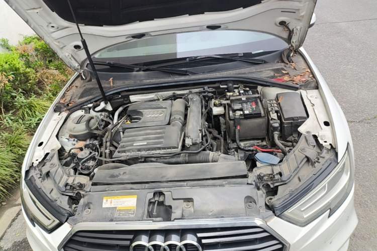 Used Audi A3 2019 Sportback 35 TFSI Fashion Edition China VI Emission Standard Engine Bay