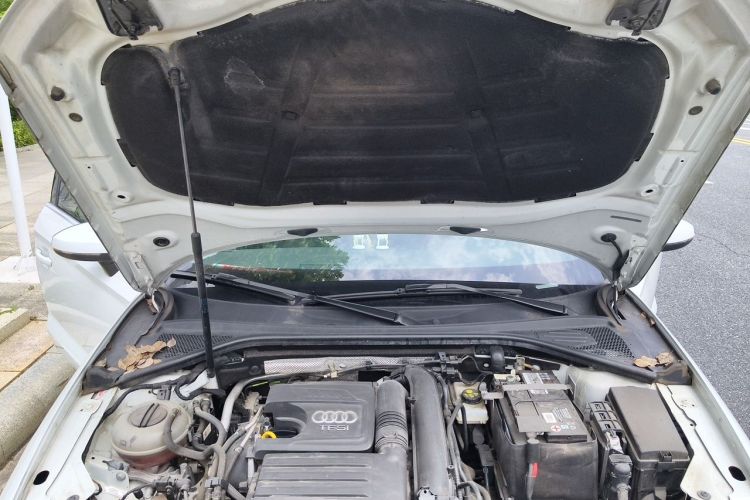 Used Audi A3 2019 Limousine 35 TFSI Ambition China VI Engine Bay