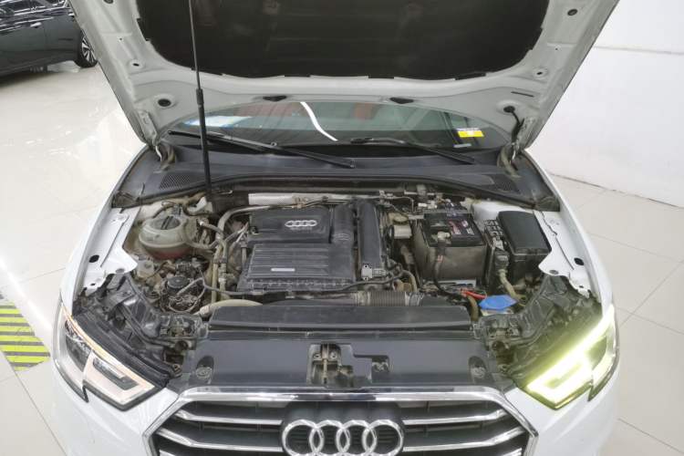 Used Audi A3 2019 Sportback 35 TFSI Ambition China VI Engine Bay