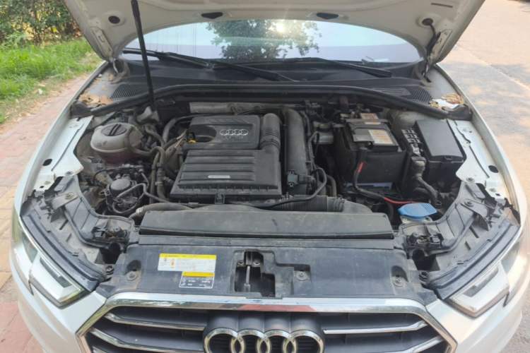 Used Audi A3 2019 Limousine 35 TFSI Ambition China VI Engine Bay
