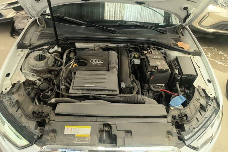 Used Audi A3 2019 Limousine 35 TFSI Ambition China VI Engine Bay