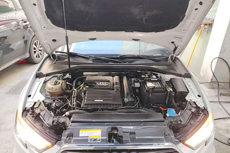 Used Audi A3 2019 Limousine 35 TFSI Fashion Edition China VI Emission Standard Engine Bay