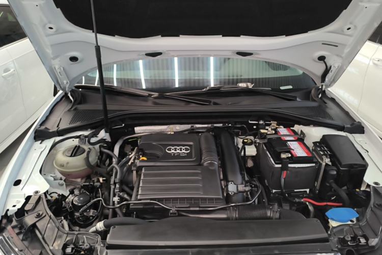 Used Audi A3 2019 Sportback 35 TFSI Sporty Version China VI Engine Bay