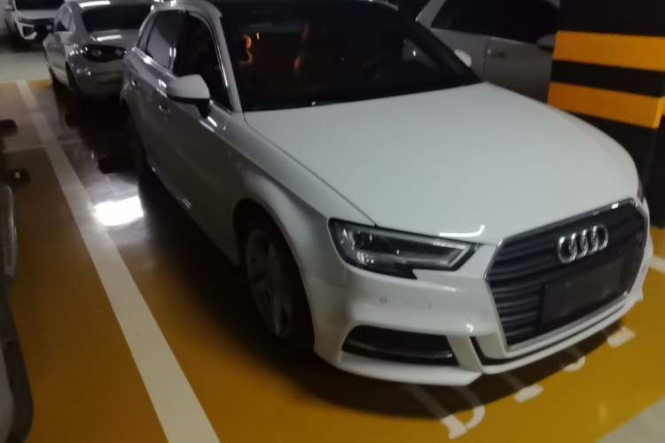Used Audi A3 2019 Sportback 35 TFSI Fashion Edition China VI Emission Standard Front Right 45 Deg