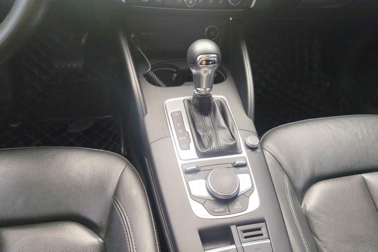 Used Audi A3 2019 Limousine 35 TFSI Style Version China V Emission Standard Gear Lever