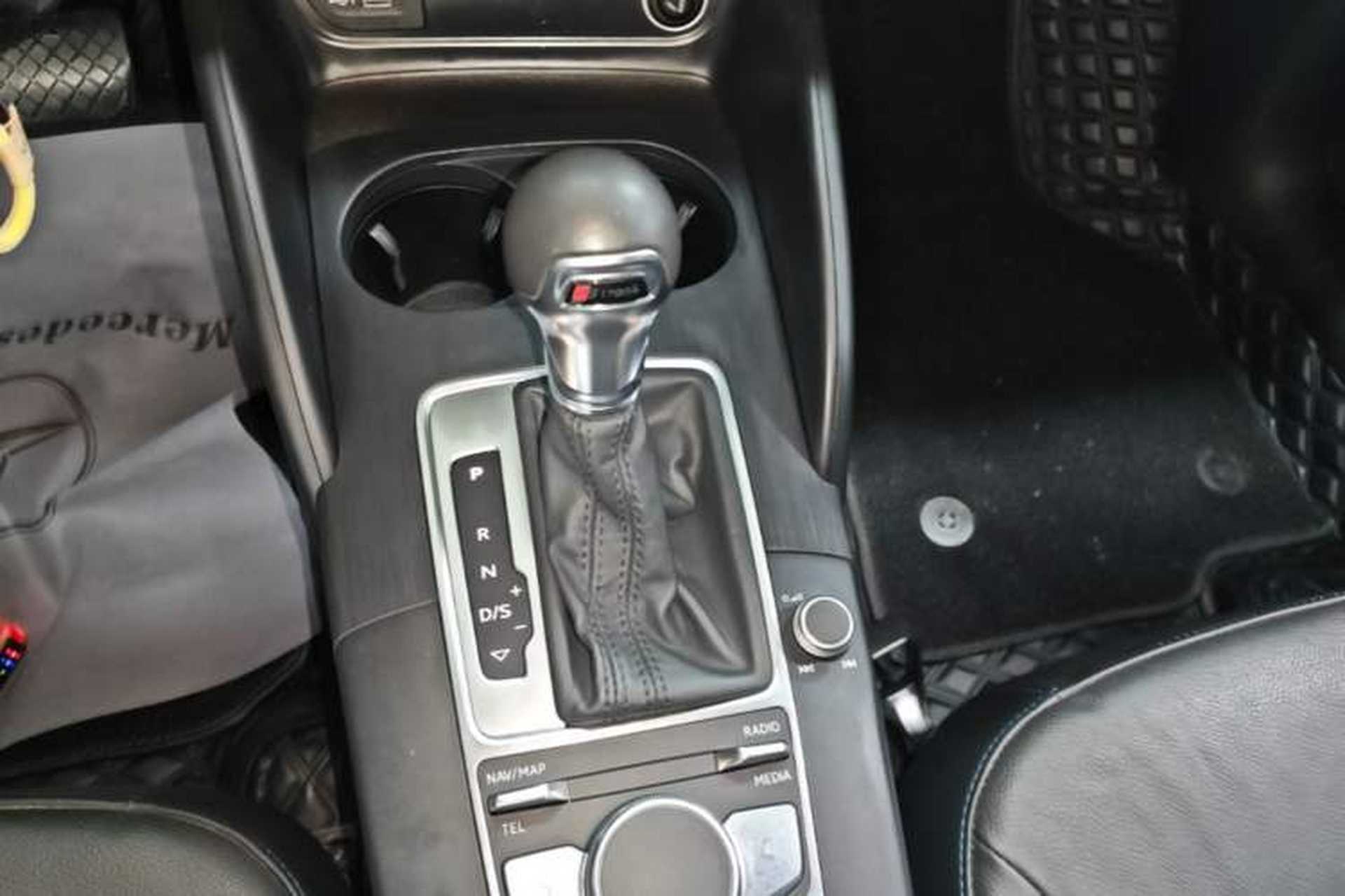 Used Audi A3 2019 Limousine 35 TFSI Fashion Edition China VI Emission Standard Gear Lever