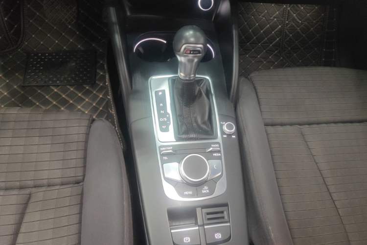 Used Audi A3 2019 Limousine 35 TFSI Sport Edition China V Emission Standard Gear Lever