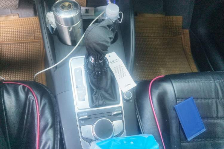 Used Audi A3 2019 Sportback 35 TFSI Fashion Edition China VI Emission Standard Gear Lever