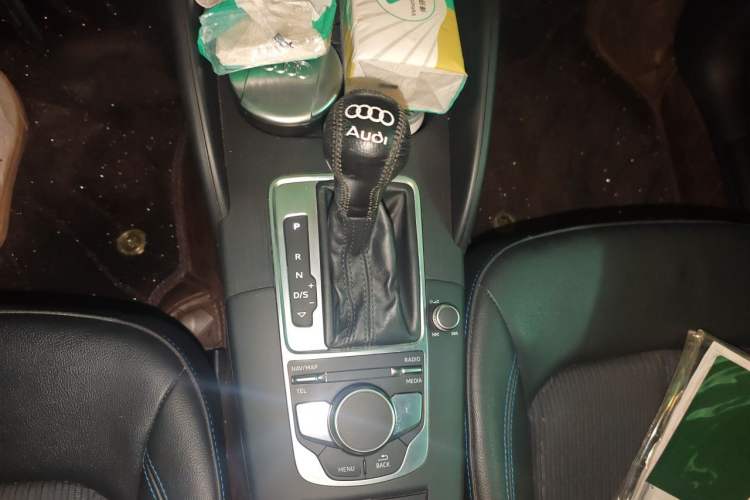 Used Audi A3 2019 Sportback 35 TFSI Fashion Edition China VI Emission Standard Gear Lever