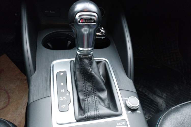 Used Audi A3 2019 Limousine 35 TFSI Fashion Edition China VI Emission Standard Gear Lever