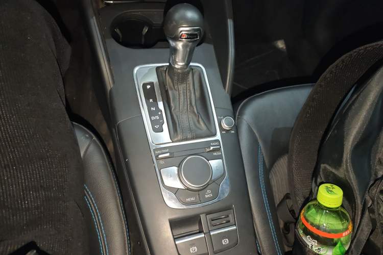 Used Audi A3 2019 Limousine 35 TFSI Fashion Edition China V standard Gear Lever