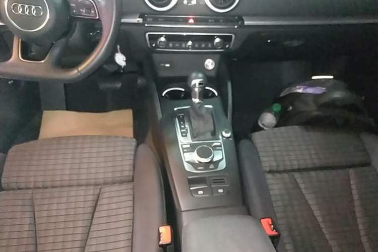 Used Audi A3 2019 Limousine 35 TFSI Sport Edition China V Emission Standard Gear Lever
