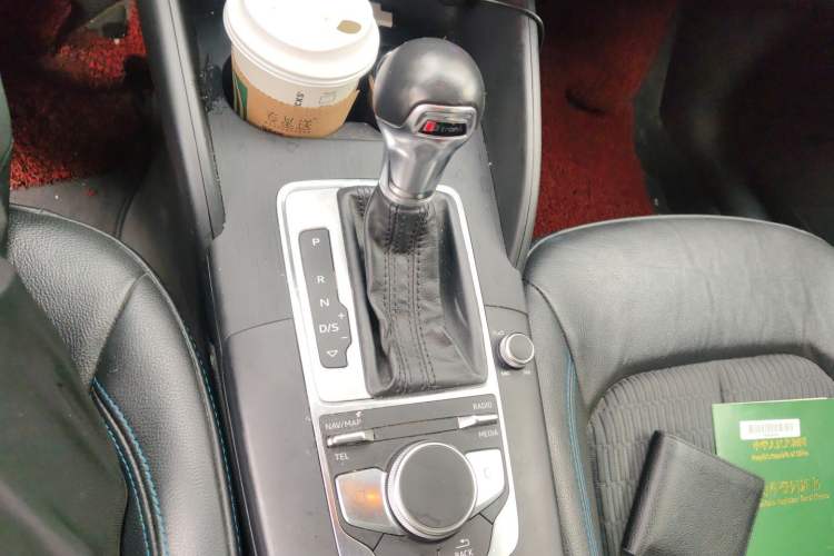 Used Audi A3 2019 Limousine 35 TFSI Fashion Edition China V standard Gear Lever