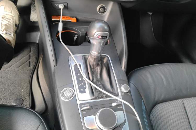 Used Audi A3 2019 Limousine 35 TFSI Fashion Edition China V standard Gear Lever
