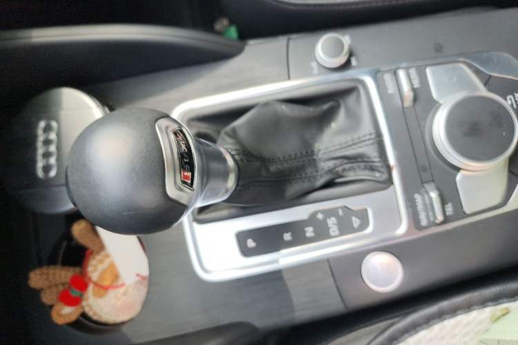 Used Audi A3 2019 Sportback 35 TFSI Style Edition China VI Emission Standard Gear Lever