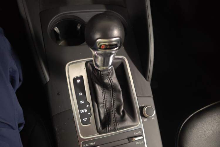 Used Audi A3 2019 Sportback 35 TFSI Fashion Edition China VI Emission Standard Gear Lever