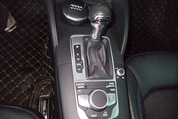Used Audi A3 2019 Limousine 35 TFSI Fashion Edition China V standard Gear Lever