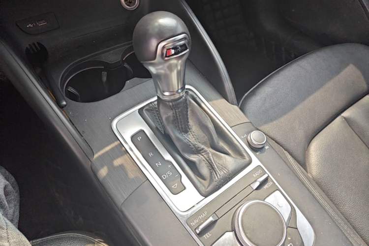 Used Audi A3 2019 Limousine 35 TFSI Style Edition China VI Emission Standard Gear Lever
