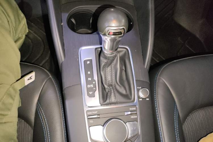 Used Audi A3 2019 Limousine 35 TFSI Fashion Edition China V standard Gear Lever