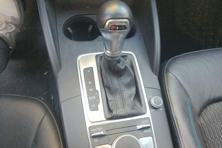 Used Audi A3 2019 Limousine 35 TFSI Fashion Edition China V standard Gear Lever