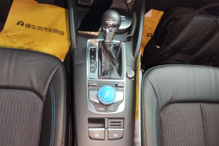 Used Audi A3 2019 Limousine 35 TFSI Fashion Edition China VI Emission Standard Gear Lever