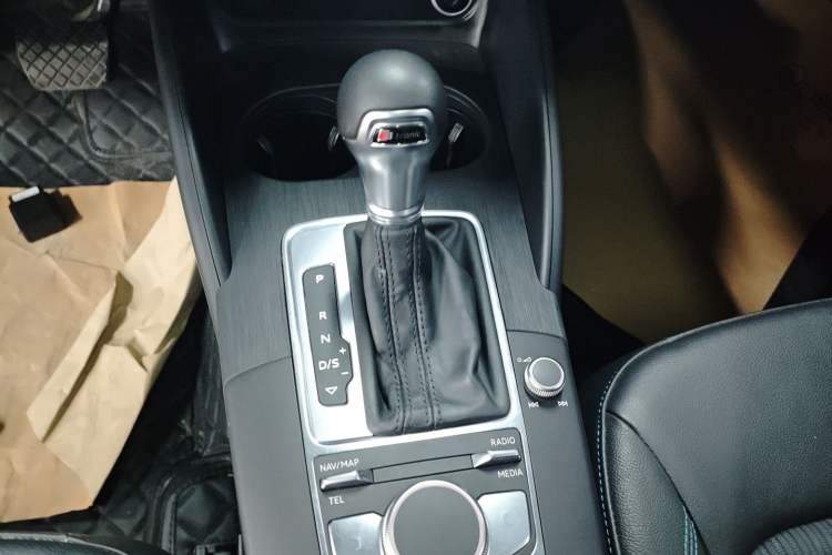 Used Audi A3 2019 Limousine 35 TFSI Fashion Edition China V standard Gear Lever