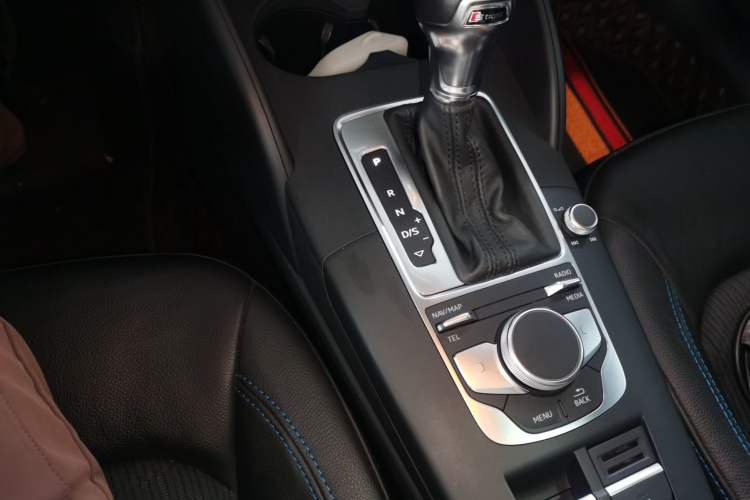Used Audi A3 2019 Limousine 35 TFSI Fashion Edition China V standard Gear Lever