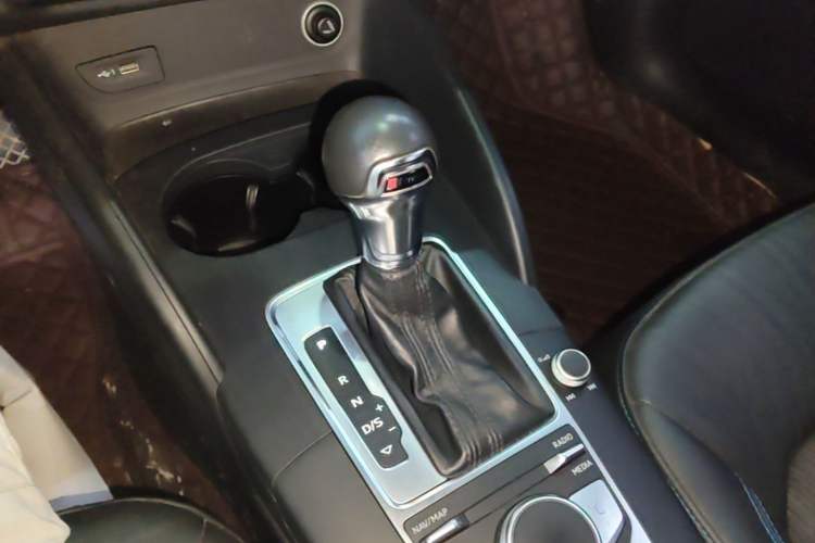 Used Audi A3 2019 Limousine 35 TFSI Fashion Edition China V standard Gear Lever